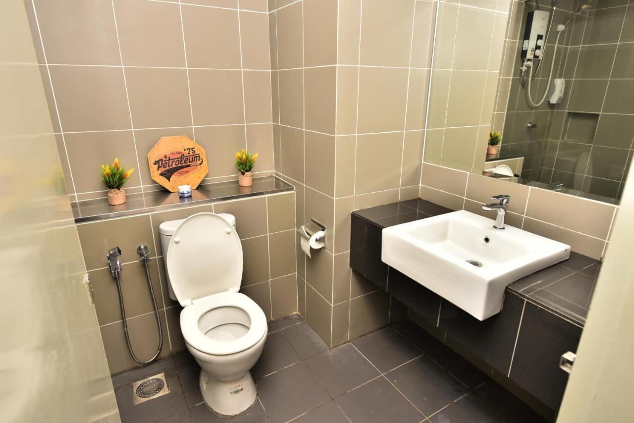 H&F Homestay The Two Owls Nest Aeropod Sovo Studio Room - 2 Queen Bed - Near Airport - Free Parking Κότα Κιναμπαλού Εξωτερικό φωτογραφία